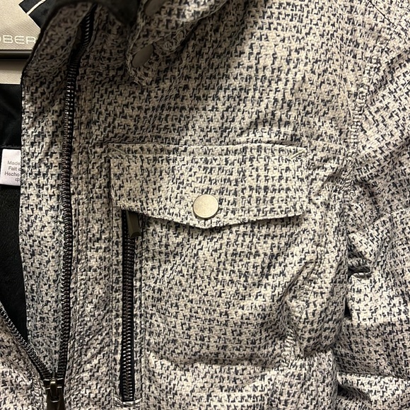 Obermeyer women’s ski jacket. Fresh and ready for this ski season - Picture 4 of 5